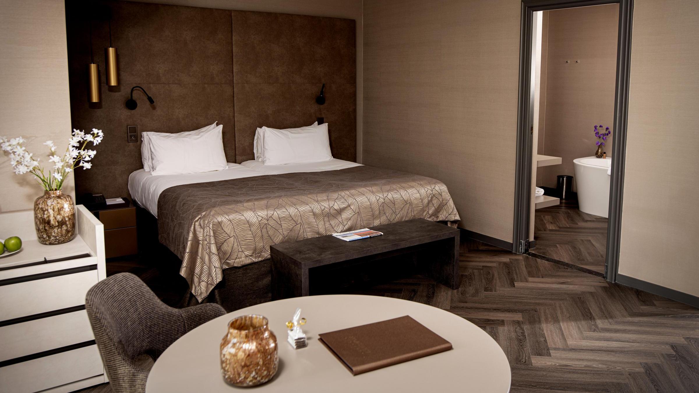 KAMERS & SUITES