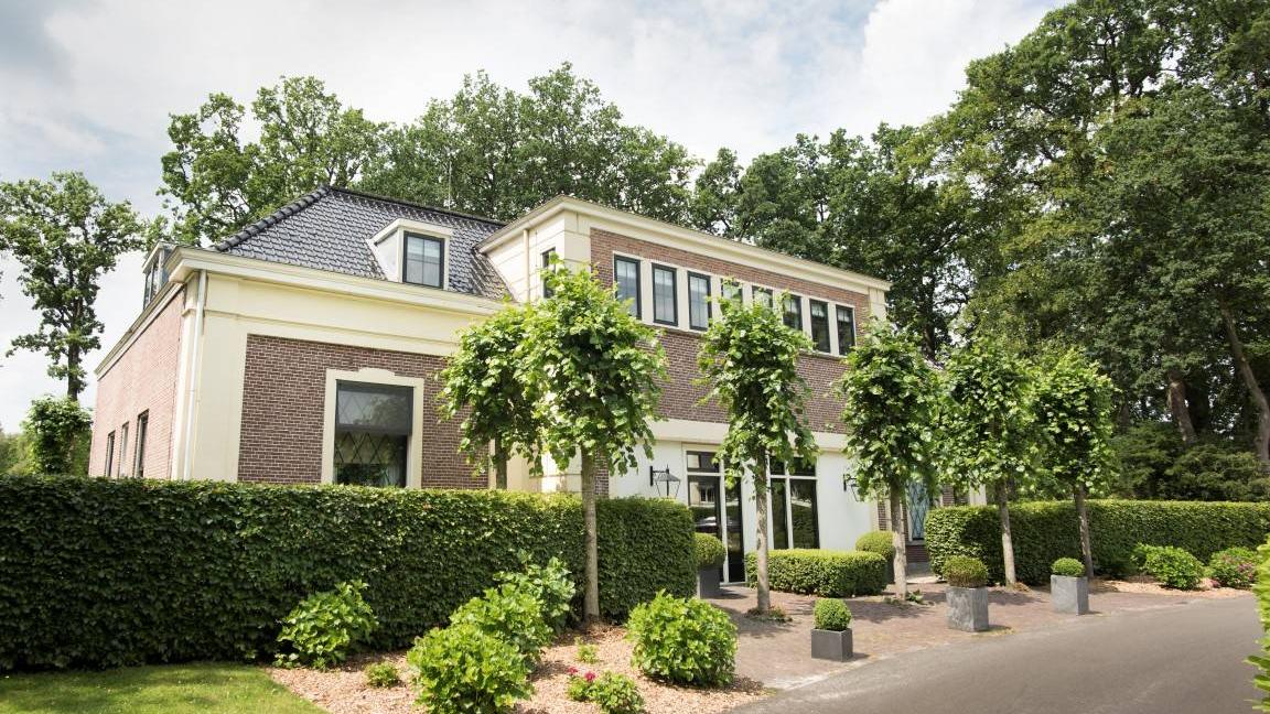 koetshuis-buitenaanzicht-1-lr
