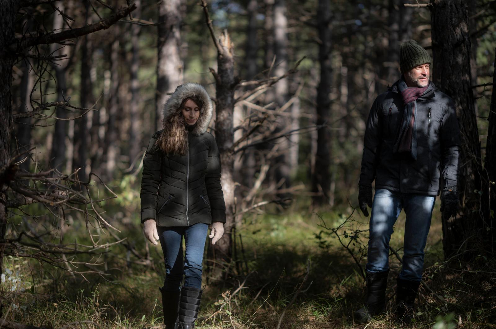 bos-wandelen-stel