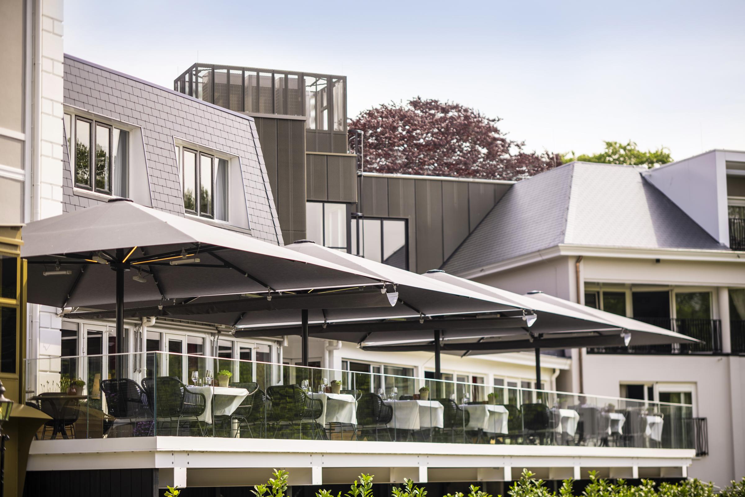 LOUNGE & TERRAS